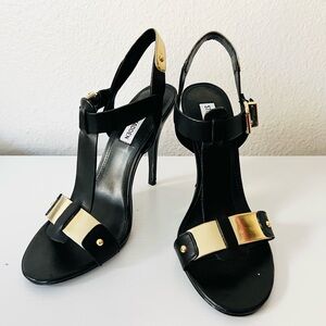 9M Steve Madden Reya Gold Plate Detail Sandals in Gold (Black Leather)